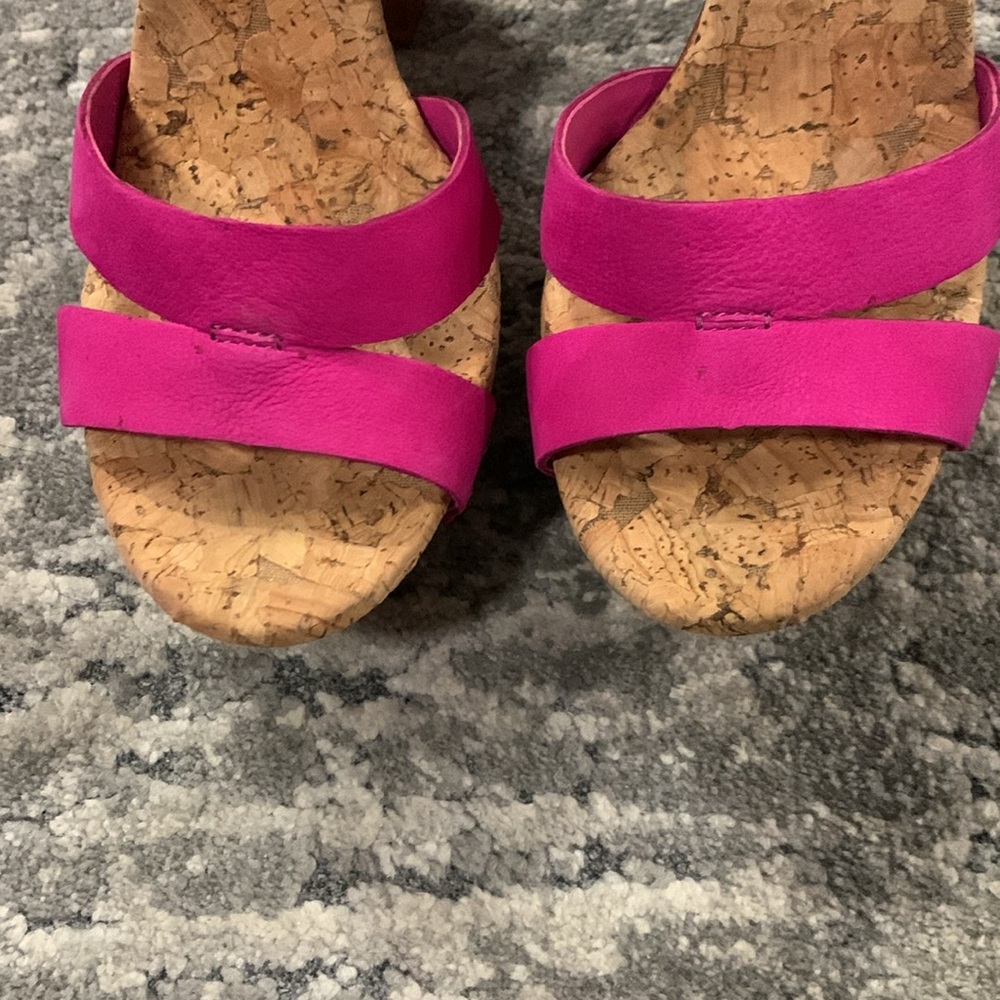 Fuchsia Heels - Picture 3 of 6